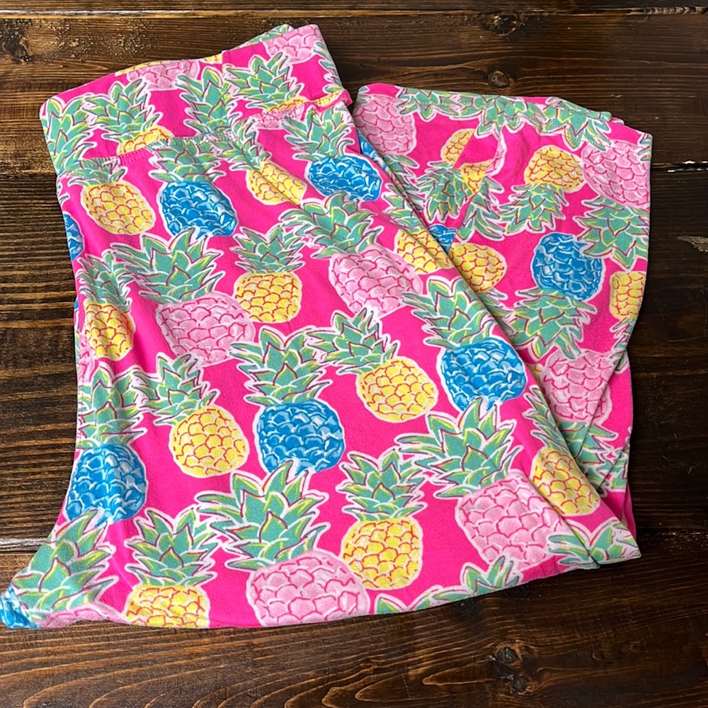Simply southern pineapple leggings!